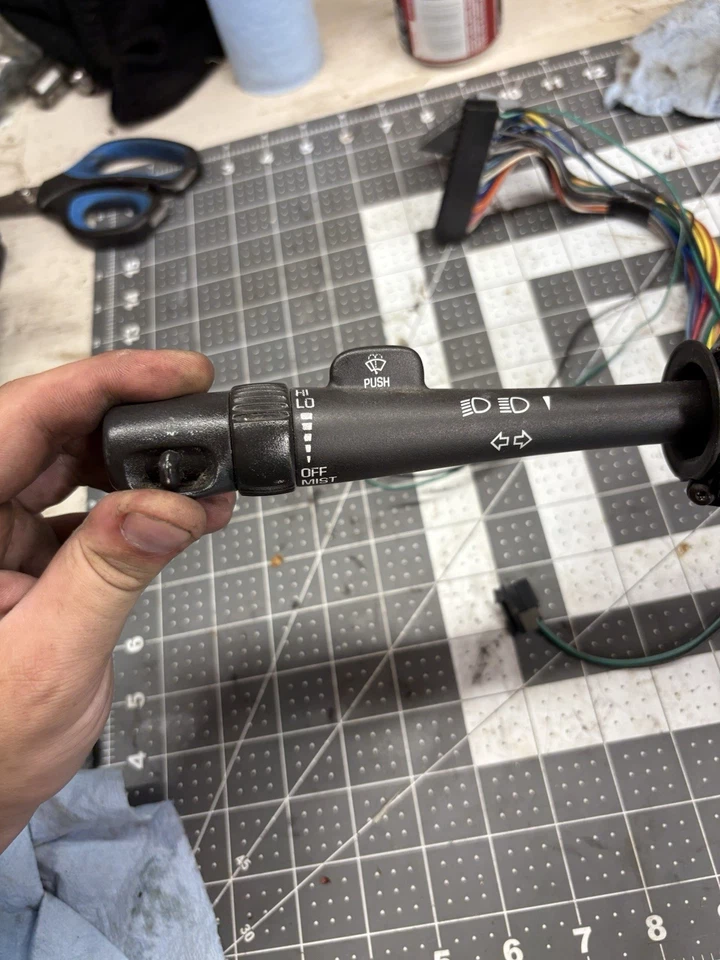 Señal de giro Chevy/GMC 1999-2002, interruptor limpiaparabrisas, interruptor de control de crucero Foto 2 de 3