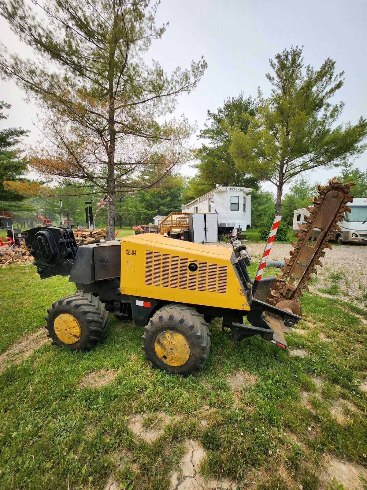2002 Ditch Witch 410SX with 2016 Trailer Trencher Vibratory Plow