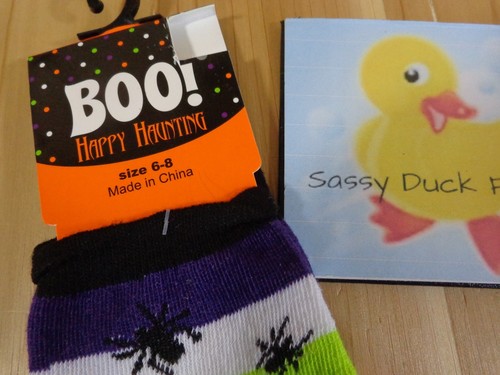Halloween Socks Family Assortment 4 Pair Sizes 4-6 to 9-11 Ghosts Spiders Skulls - Picture 3 of 5