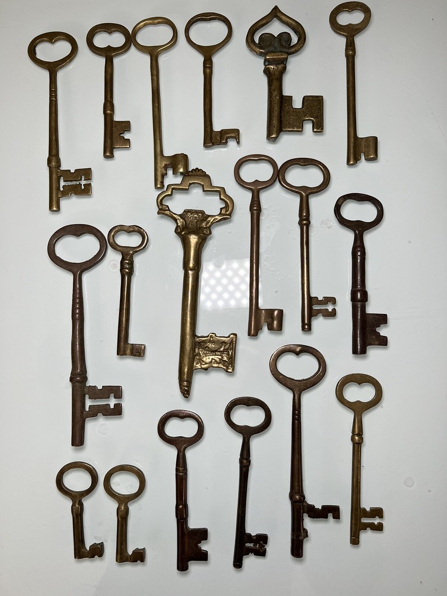 Lot Of 18 Antique Keys Brass Cast Iron Keys Skeleton Keys French