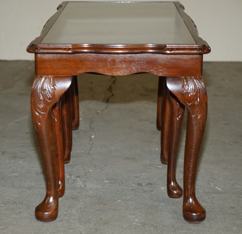 STUNNING FLAMED MAHOGANY NEST OF THREE TABLES INCLUDING COFFEE COCKTAIL TABLE - Picture 8 of 16