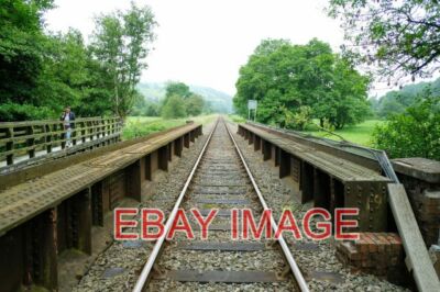 PHOTO  (2) THE HEART OF WALES LINE AT KNIGHTON THE OFFA'S DYKE PATH CROSSES THE