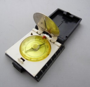 Vintage Soviet Bakelite Compass – USSR Russian Navigation Tool, Retro Collectibl