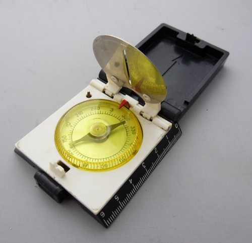 Vintage Soviet Bakelite Compass – USSR Russian Navigation Tool, Retro Collectibl