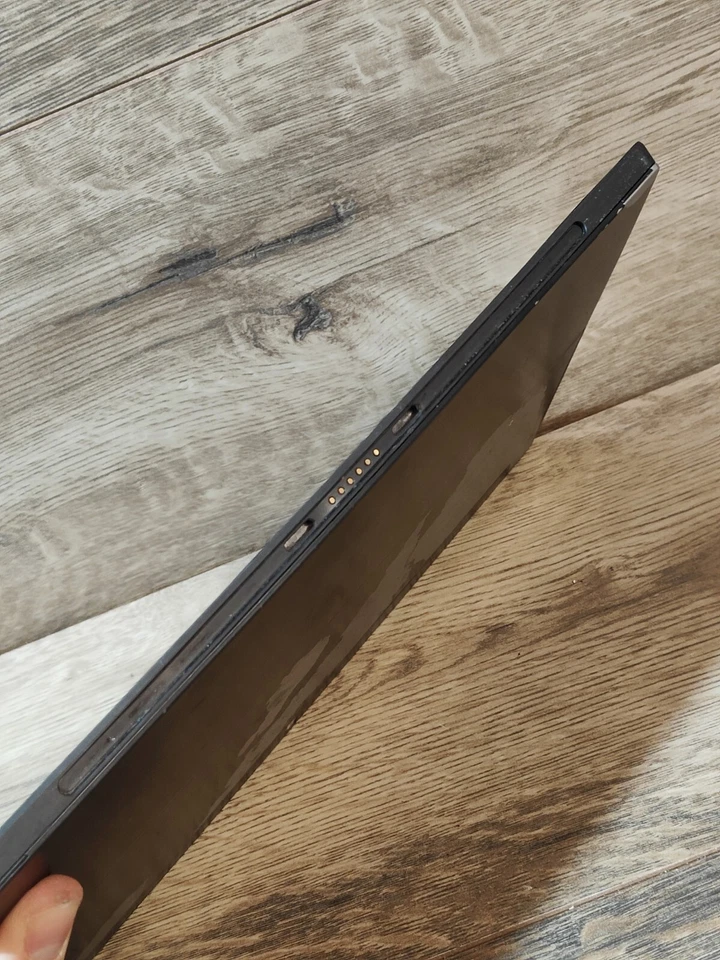 Microsoft Surface RT tablet + Lifetime Office, 32GB, Windows RT 8.1, 10.6in - Image 2 of 4