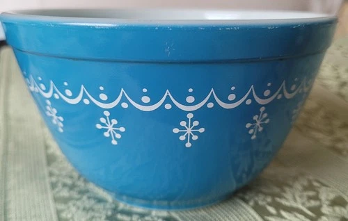 Pyrex Blue Snowflake Garland 1.5 Pint Small Mixing Bowl - #401
