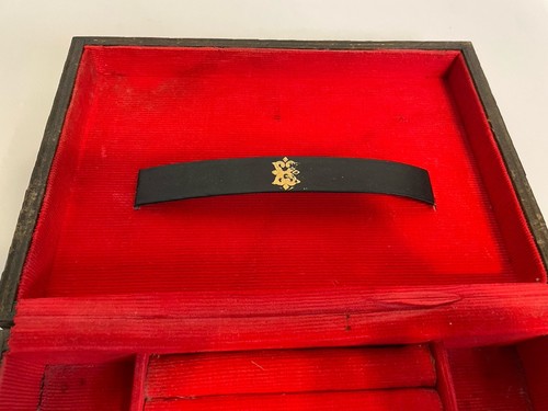 Vintage Wooden Jewelry Box Gothic Medieval Style Made in Taiwan 10.5”x7”x3.5” - Picture 12 of 13