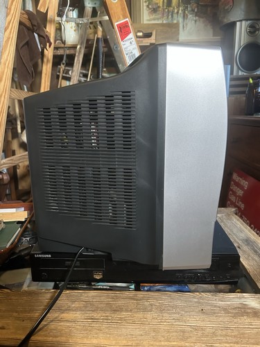 Toshiba MD13P1 13 Inch CRT TV DVD & Gamer No Remote HAS Coax & RCA VINTAGE NICE! - Picture 5 of 10