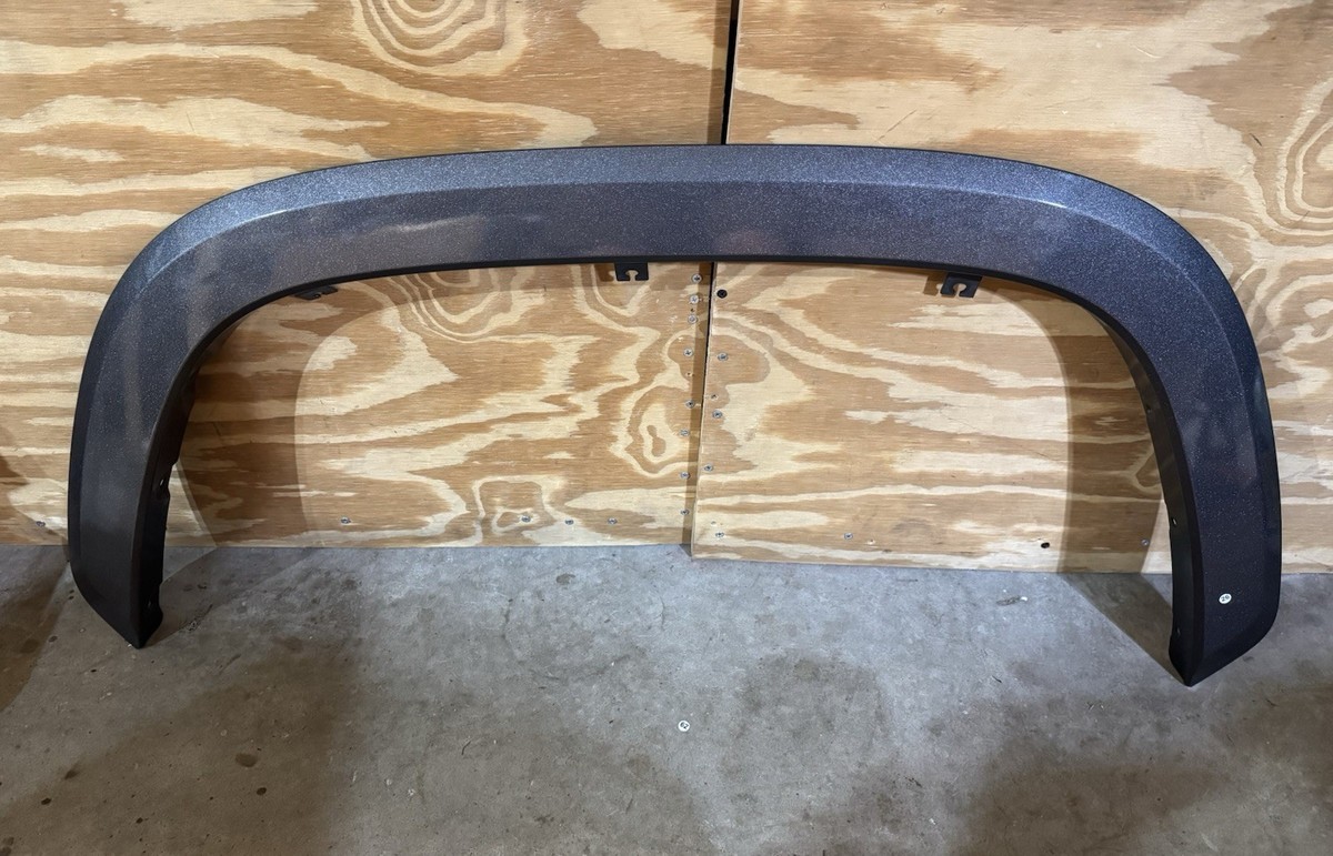 user_c7d7d101様　オーダー分 2022-2025 Toyota Tundra Front Left Fender Flare Molding OEM 75086