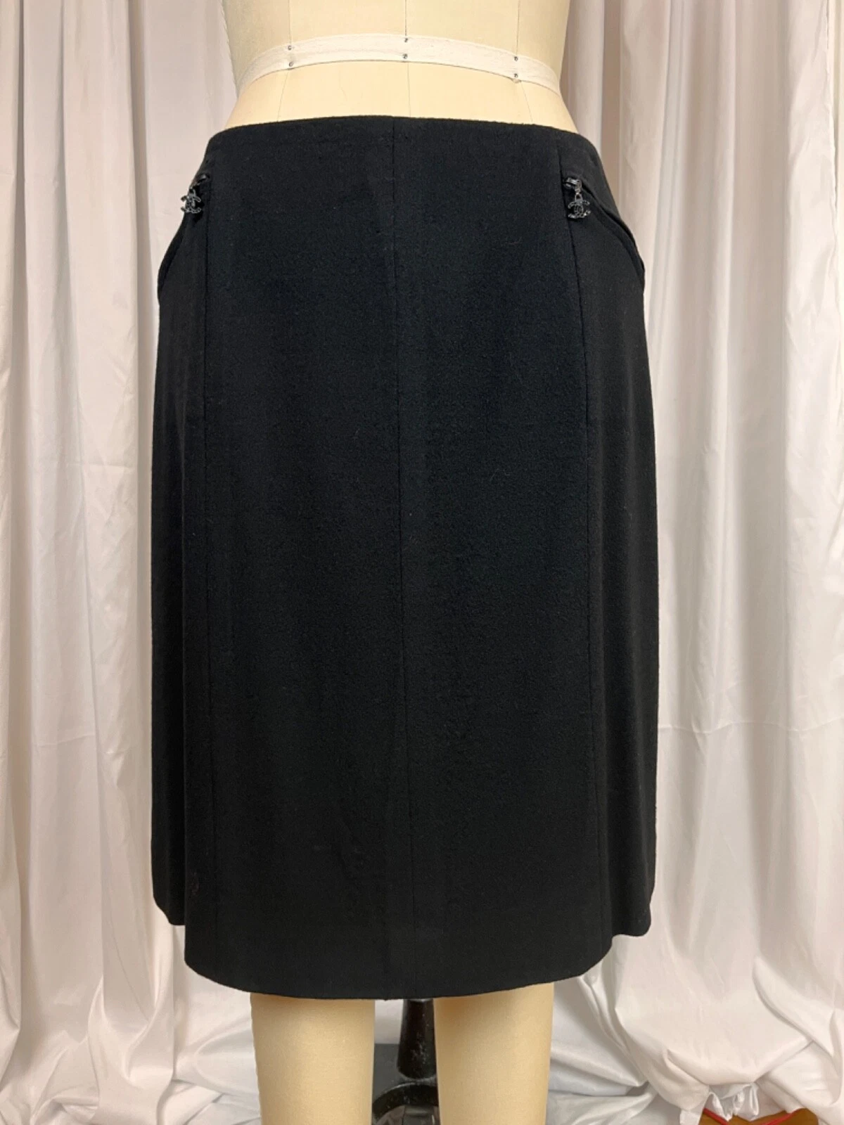 Chanel — CHANEL 02A Wool Crepe Black Aline Knee Length Skirt w/CC Logo Zipper Pocket SZ46