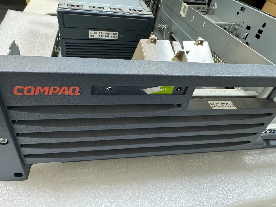 Compaq DEC ALPHASERVER DS10 600MHZ chassis DA-74BAA-EA 70-40092-04 - Image 2 of 4