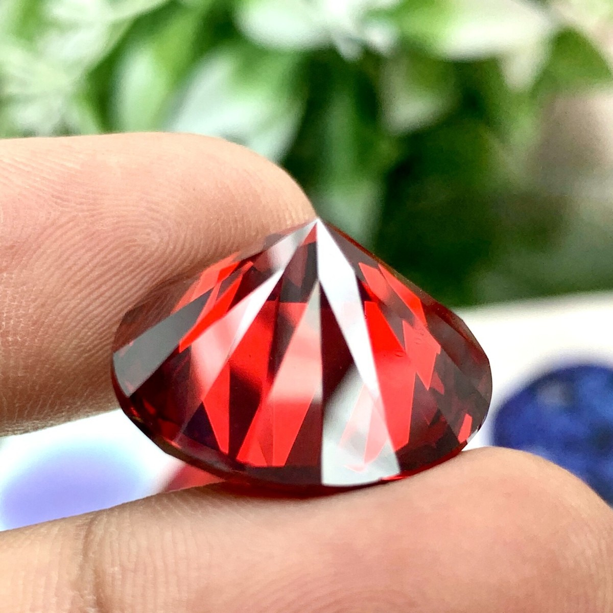 50 CT RED DIAMOND SIMULANT ROUND Lab Created Cubic Zircon 50 CT RED DIAMOND SIMULANT ROUND Lab Created Cubic Zircon