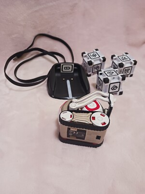 Anki Cozmo Educational Robot 300-00046 White & Red with Blocks