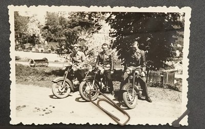 Foto Portrait Motorrad Moped DDR Posen Polen Parade Jugend Junge Krad Bild Straß