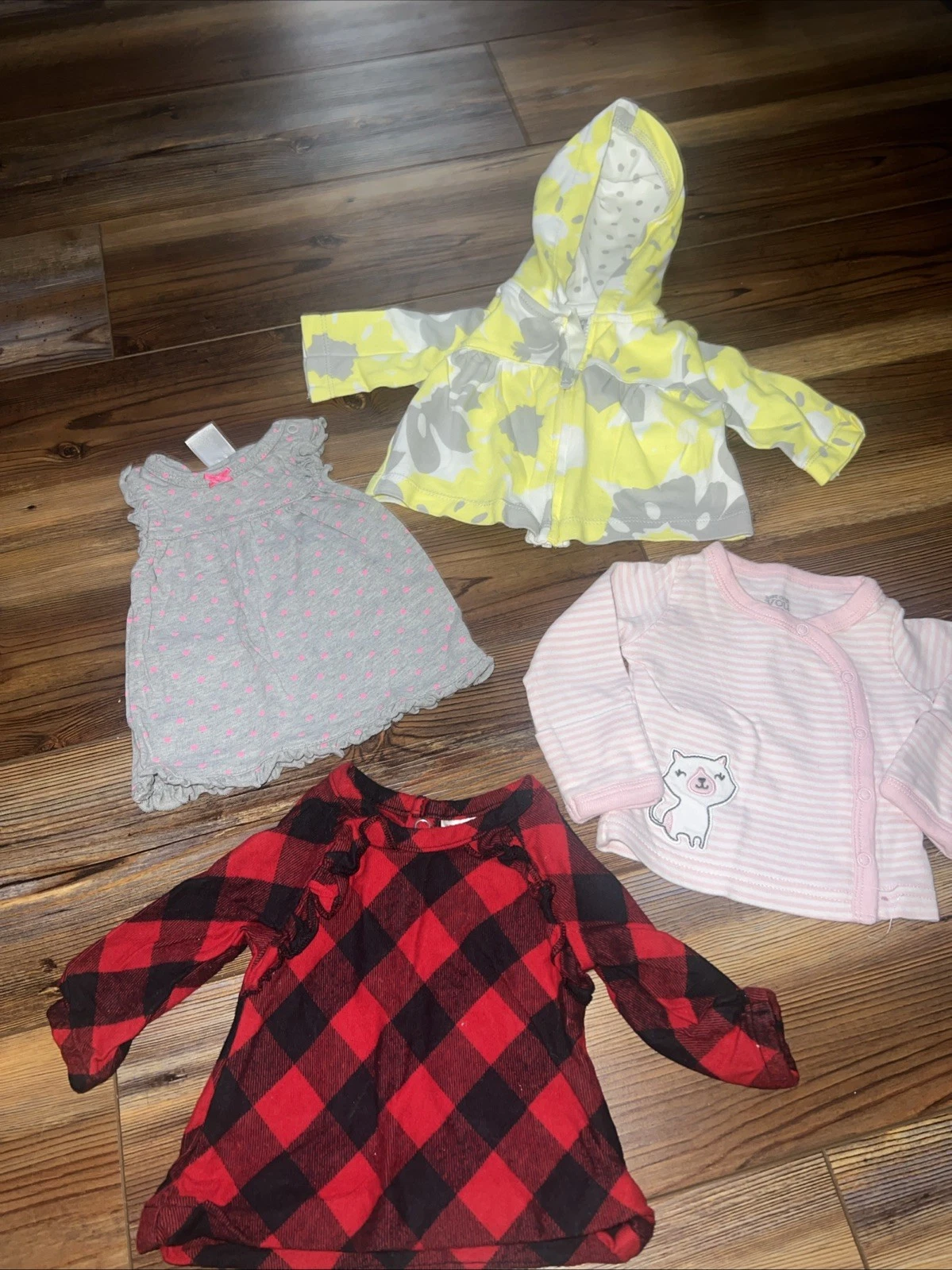 33 Piece Lot Of Newborn And 9 Pieces Of 0-3 Month Clothing Lot For Baby Girls