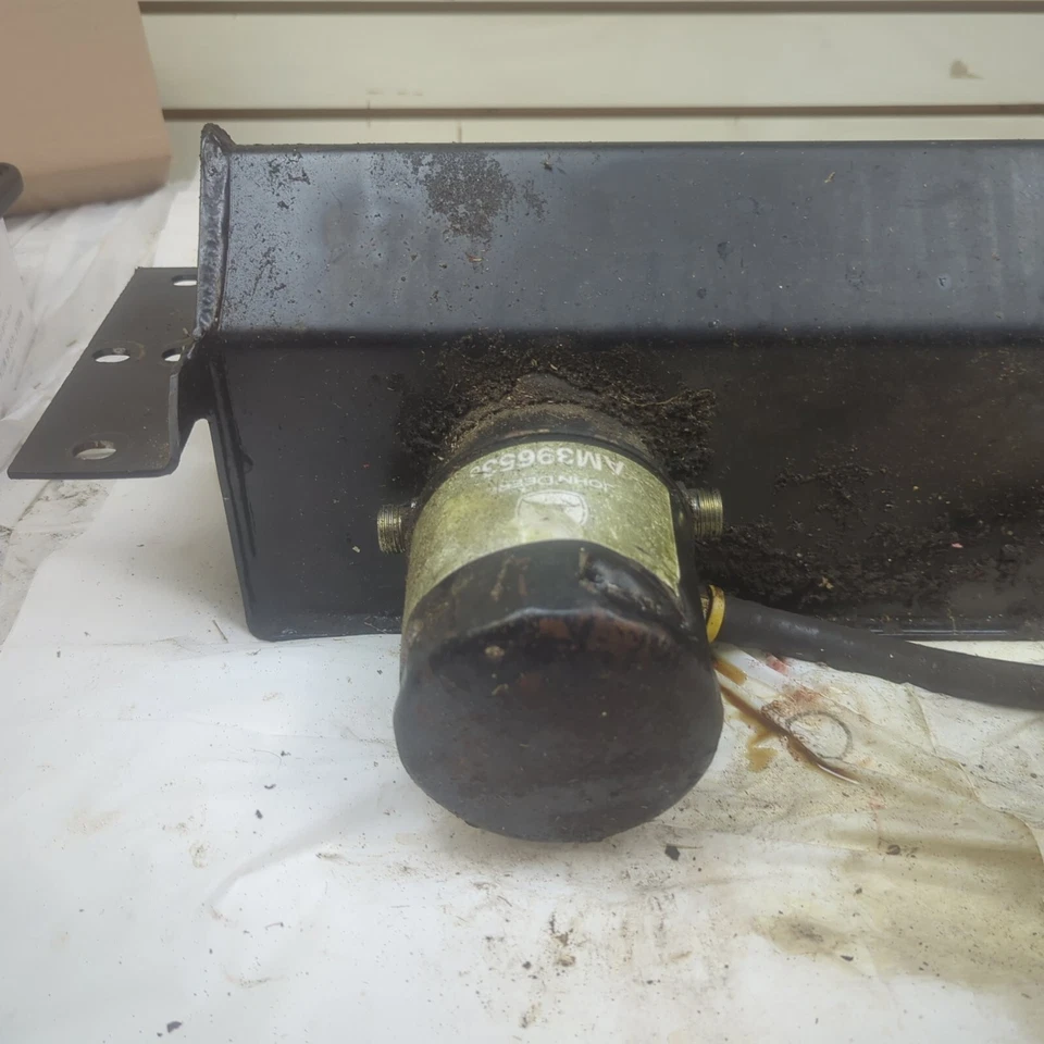 John Deere F620 Hydraulic Fluid Tank - Image 3 of 4