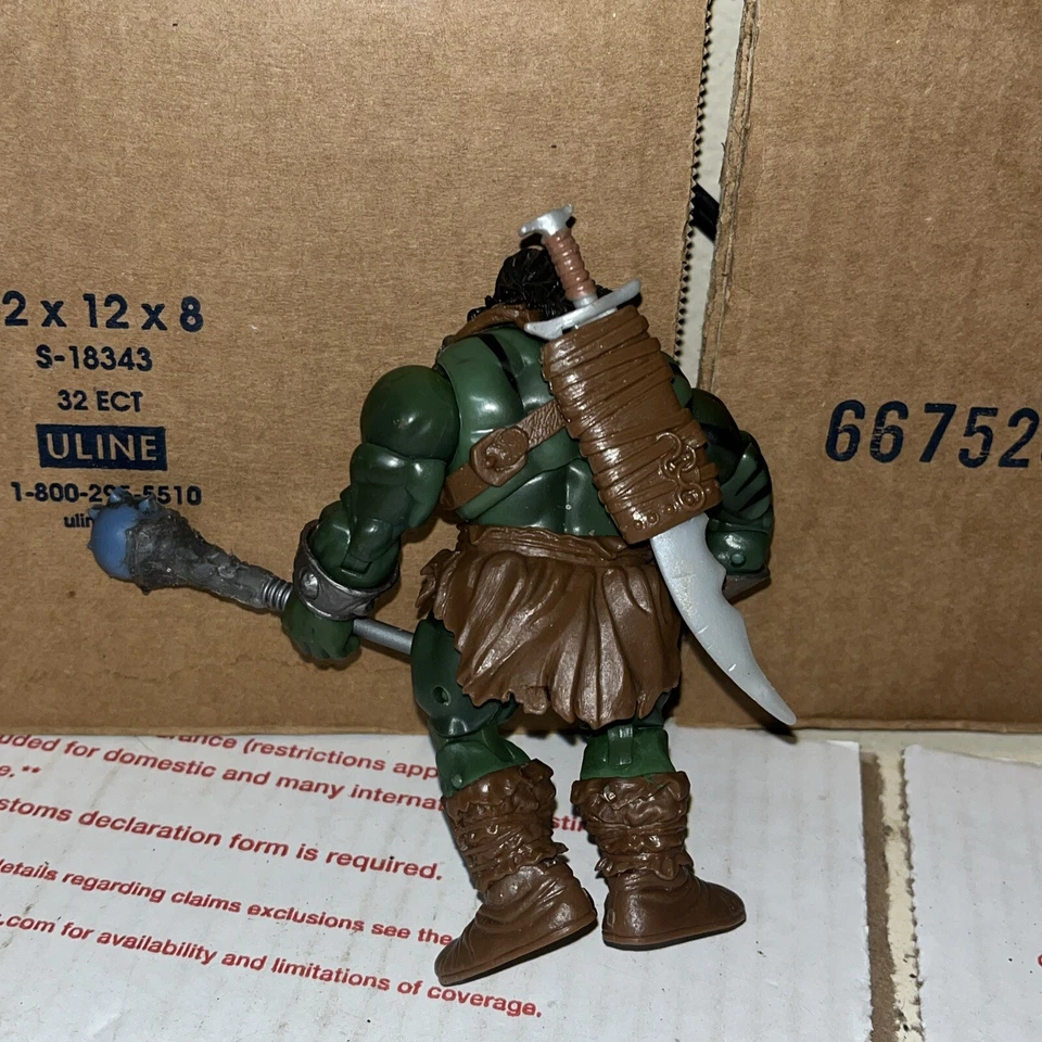 Figura de acción Hasbro Marvel Universe SKaar 2010 4"" serie 3 con espada Foto 2 de 4