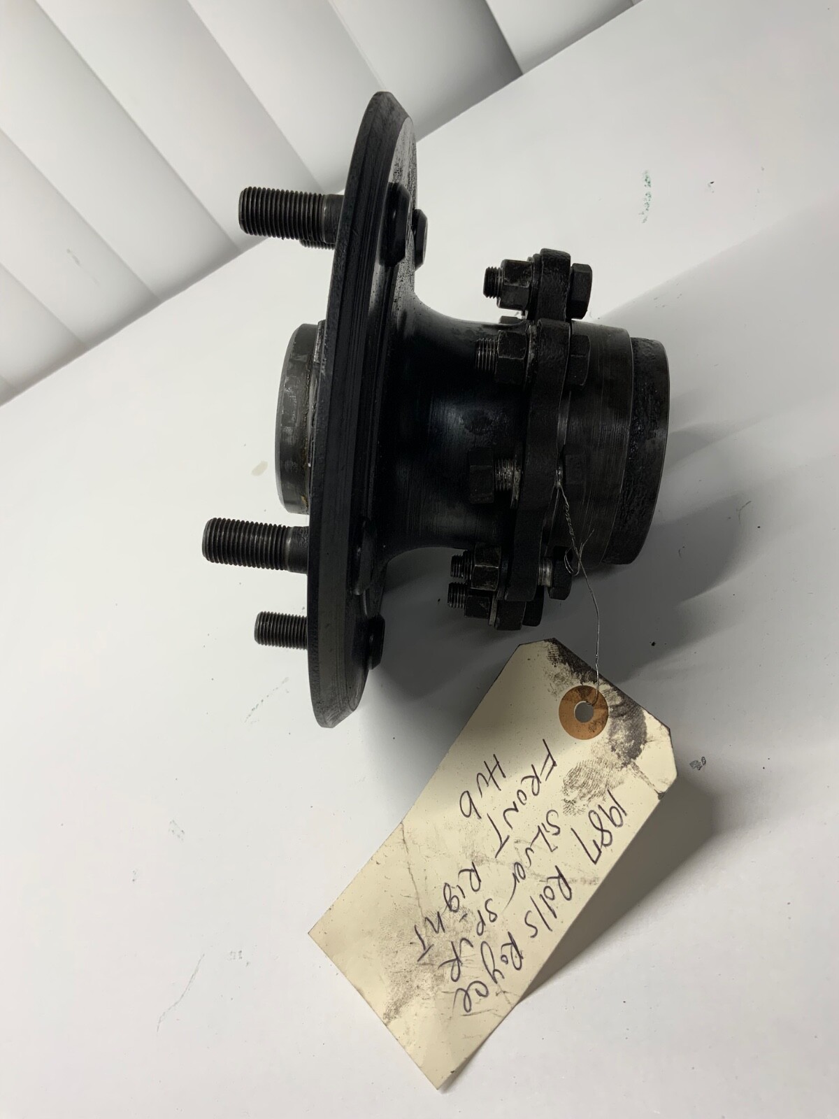81–89 Rolls Royce Bentley Silver Spirit Spur front wheel hub right