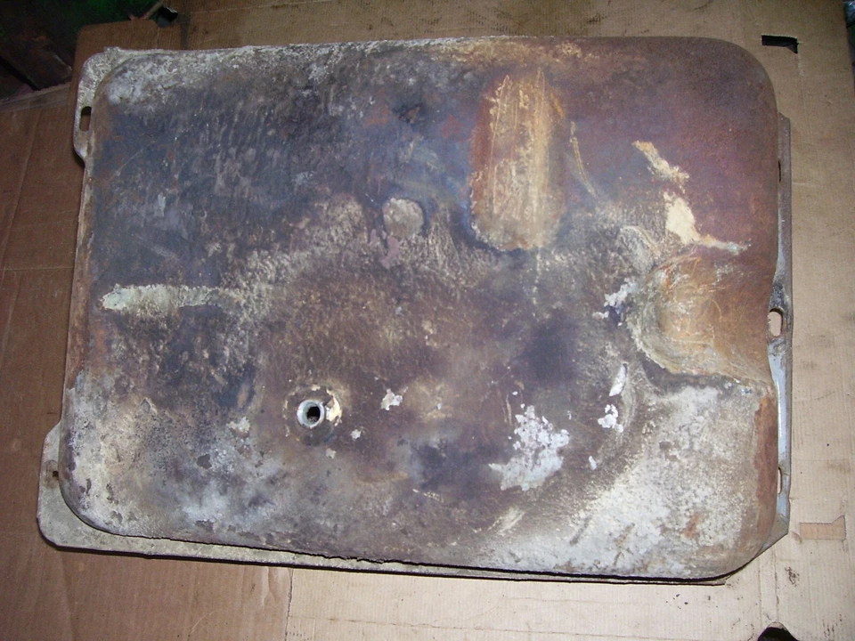 VINTAGE FORD 8 N TRACTOR -FUEL TANK & CAP ASSY -NEEDS CLEANED - Image 2 of 4