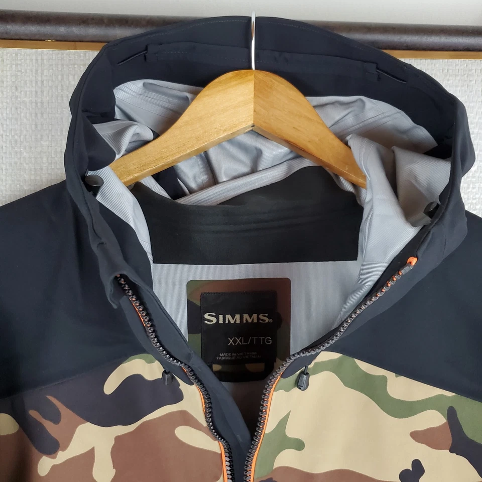SIMMS NEW $449 Mens Size 2XL 30k Waterproof Woodland Camo CX Jacket Hooded NWT - Image 4 of 4