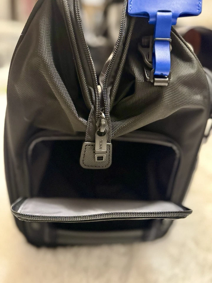 Tumi 22126 Alpha 2 oft Carry-On Unisex Duffel Bag - Black - Image 3 of 4