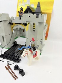 LEGO 6074 Black Falcon&rsquo;s Fortress Castle 1986 Vintage w/3 Minifigs Horses No Box