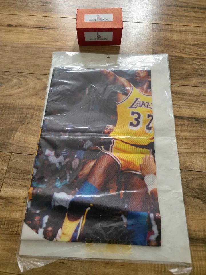 Tapiz colgante de pared de tela Magic Johnson LA LAKERS de colección 30 x 45 1990 🔥 Foto 4 de 4