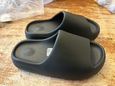 Adidas Onyx Yeezy Slides. Great Condition       Men  s Size 7