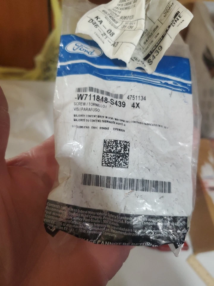 Componentes do capô Ford OEM 07-17 Expedition - parafuso de trava W711848S439 pacote com 4 - Imagem 2 de 2