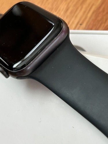 Apple Watch SE 1st Gen 44mm Space Gray Aluminum Case S/M Midnight Band MKQ63LL/A - Zdjęcie 8 z 10