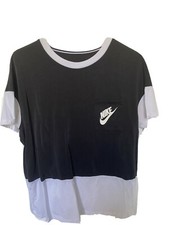 nike t-shirt size medium Short Sleeve Color Block Crewneck