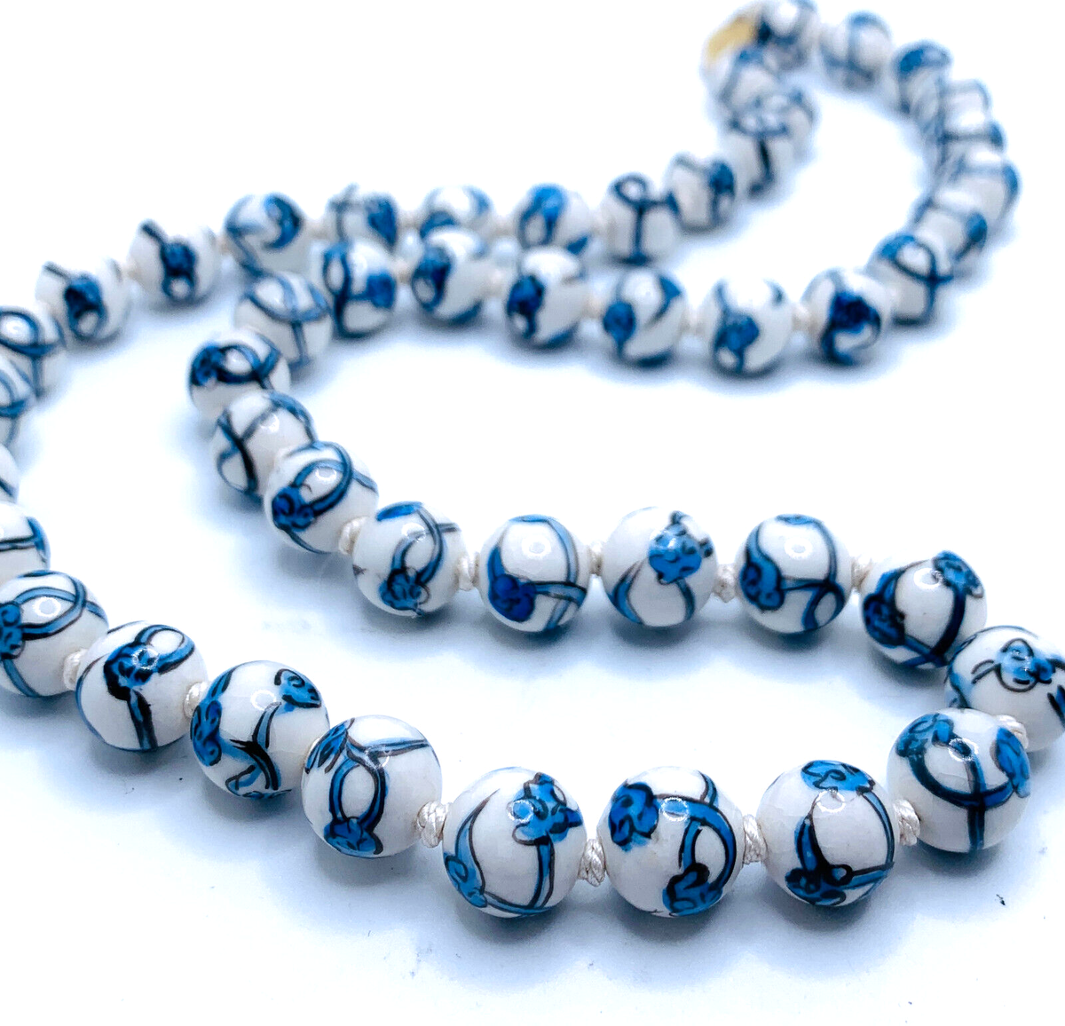 Unusual Vtg Chinese Blue & White Flower Porcelain Necklace Knotted