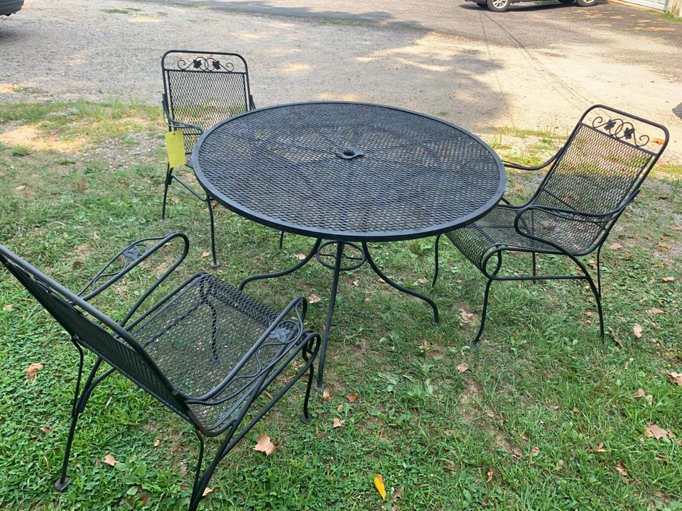 Mesa redonda de patio de hierro forjado de 4 piezas y 3 sillas sillón cubierta de porche al aire libre Foto 2 de 4