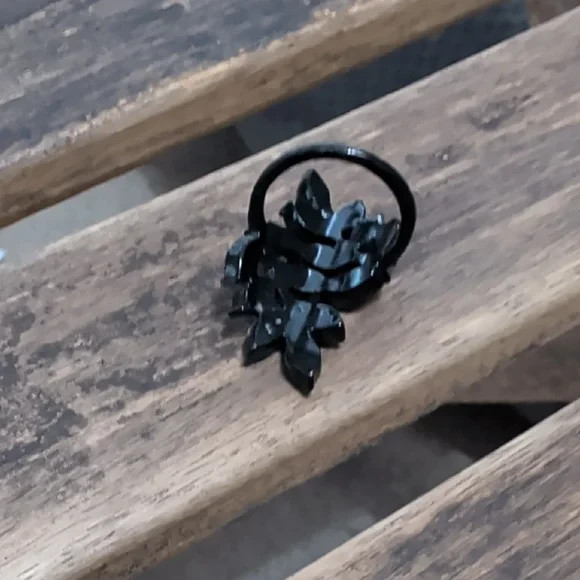 Chic Black Rhinestone Leaf Ring - image 5