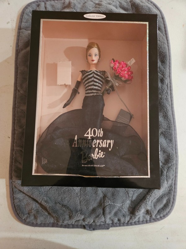 40th Anniversary Barbie Doll Collector Edition 1999 Mattel 21384 NEW