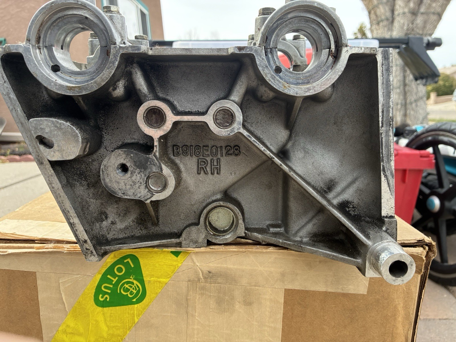 Lotus Esprit V8 918 Cylinder Head RH Bank Needs Repair