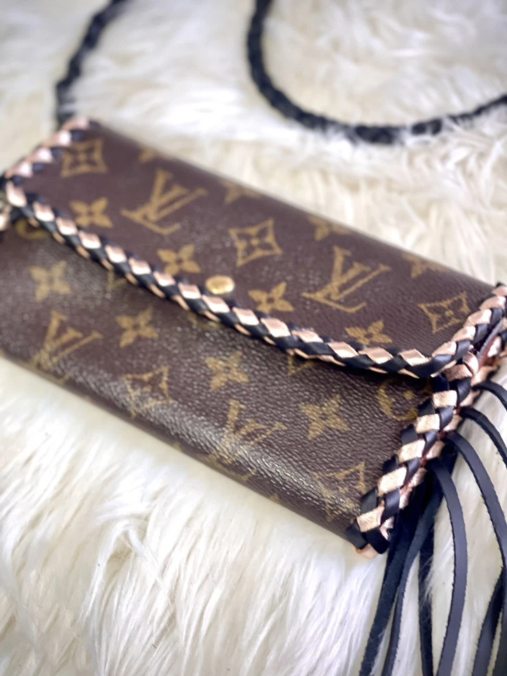 Cartera Bandolera Louis Vuitton Western Flecos Vintage Estilo Boho Trending Foto 3 de 4