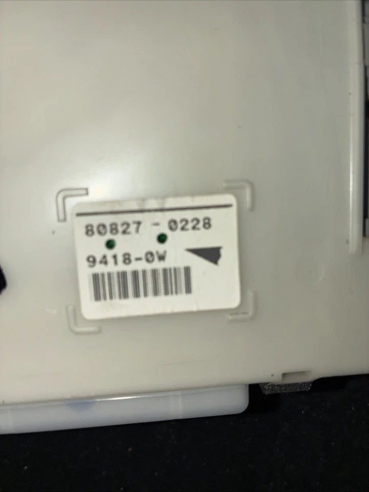 Lexus IS250 IS350 2006-2013 lado del conductor relé LH caja de fusibles OEM 82730-53050 Foto 3 de 4