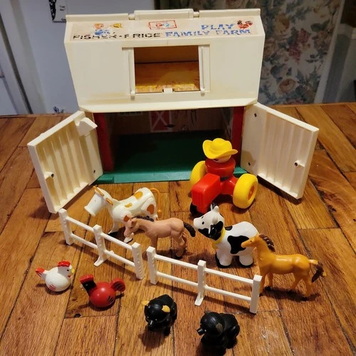 VTG 1967 Fisher Price Family Play Farm 915 Barn + 12 Piece Accessories MOO’s