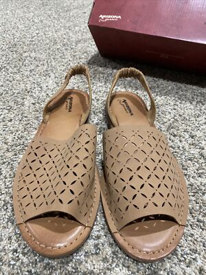 New in Box Arizona Jean Co sandals AZ Harmony Tan 9.5m Flat Lattice