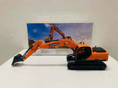 Doosan DX225LCA Hydraulic Excavator 1/40 Scale DieCast Model New in Original Box