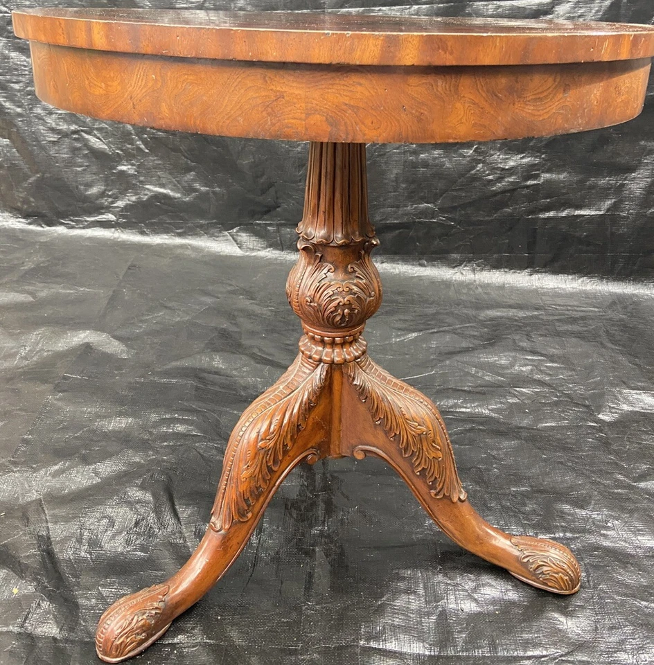 Mesa auxiliar redonda ocasional con incrustaciones de marquetería MAITLAND SMITH Chippendale Foto 2 de 4