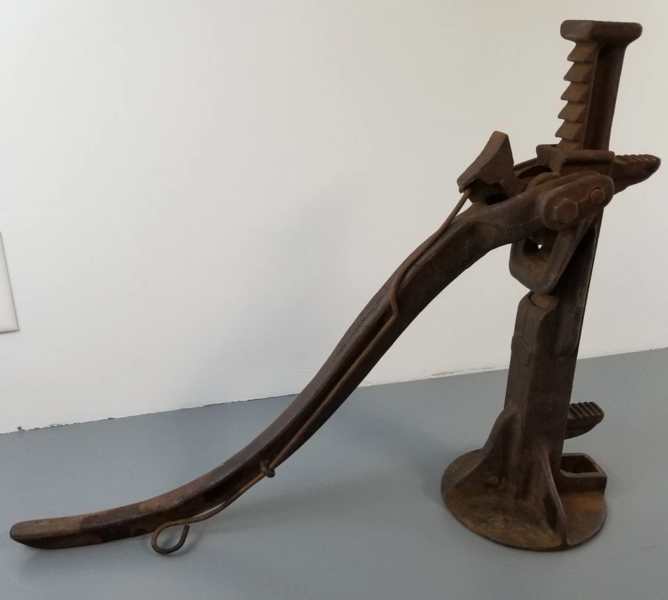 ANTIQUE 1940s Badger Malleable Jack Farm Machine Auto Car Train Pat. 2185476 - Image 2 of 4