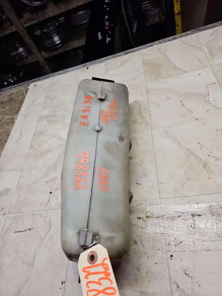 1994-1996 DODGE DAKOTA RADIATOR COOLANT RECOVERY RESERVOIR BOTTLE ID-52027777 - Изображение 2 из 4