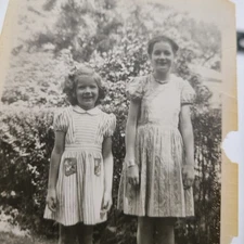 Photo Smiling Girls Portrait c1950s Vintage Fashion