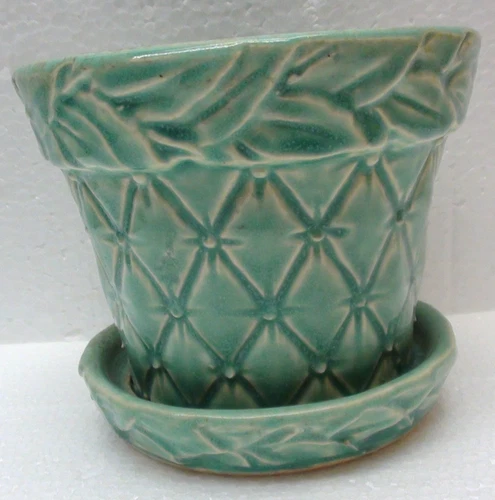 VINTAGE MCCOY POTTERY QUILTED LEAF FLOWER POT WITH ATTACHED SAUCER 3 1/2" tall