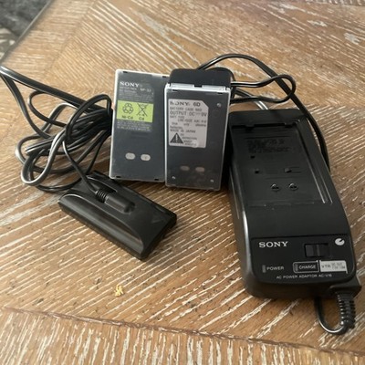 Sony AC-V16A OEM Genuine Battery Charger Adapter NP-78 Battery & 6c Battery Case