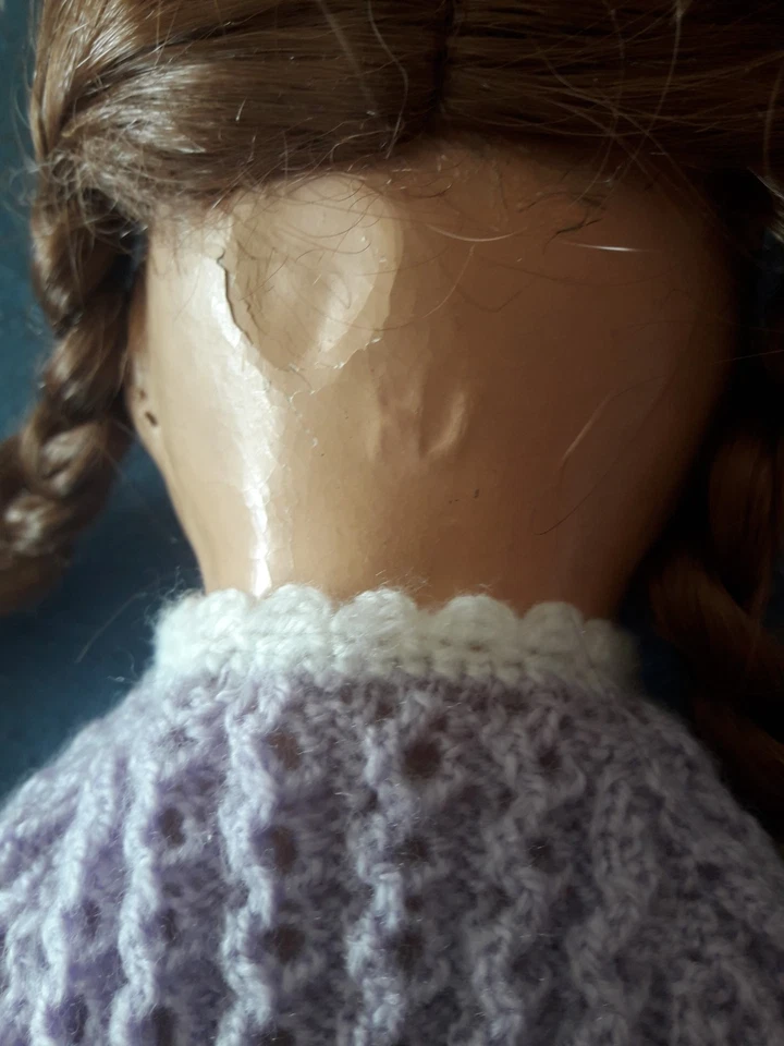 Puppe aus Plastik, lange braune Zöpfe, ca 46 cm groß von H. J. - Bild 3 von 3