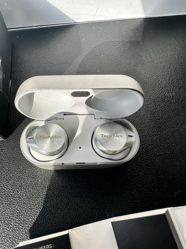 Technics EAH-AZ80 Wireless Noise Canceling In-Ear Headphones Silver EAH-AZ80-S - Image 2 of 4