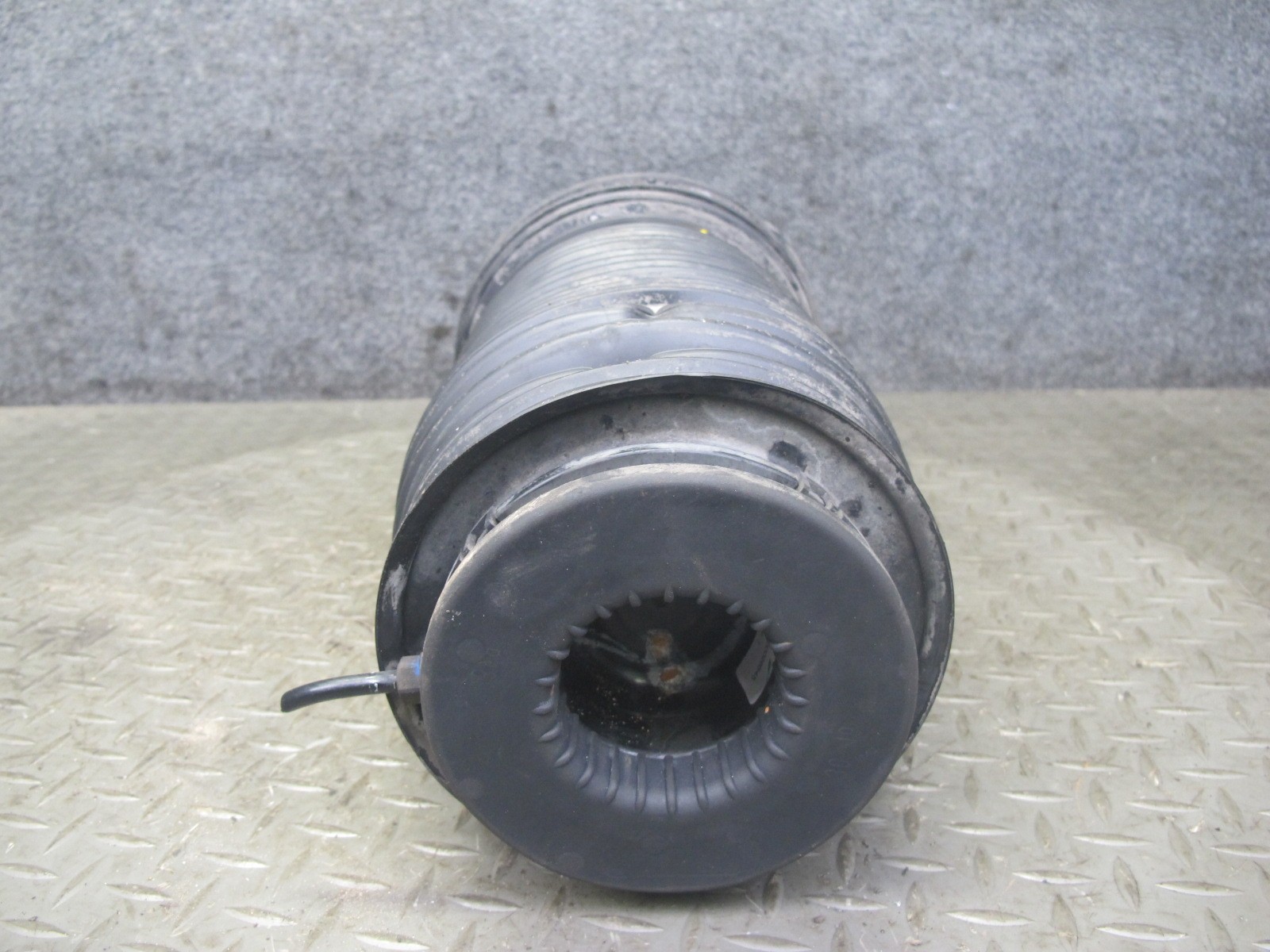 Maserati Levante 2017-2020 REAR+RIGHT Air spring
